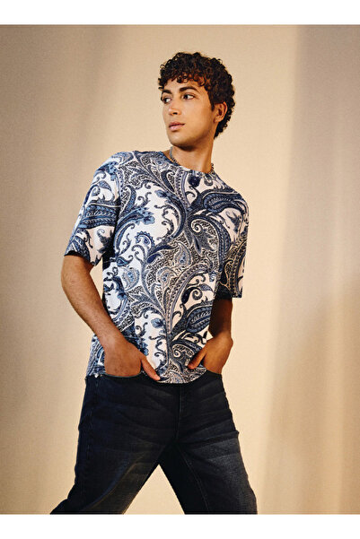 Iconic تي شيرت بياقة دائرية وطبعة بيزلي