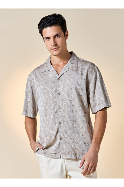 Iconic قميص مطبوع بقصّة عادية وأكمام قصيرة