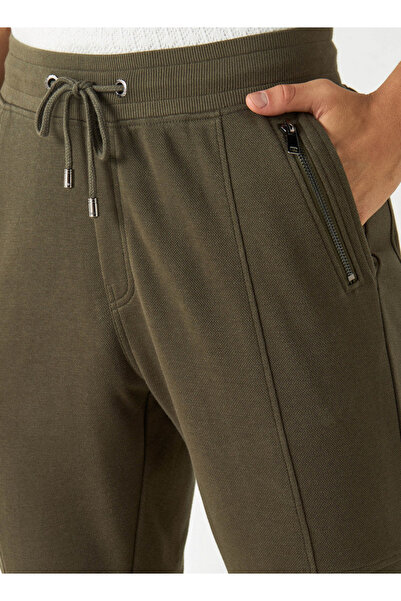 Iconic Solid Slim Fit Joggers with Drawstring Closure and Pockets
