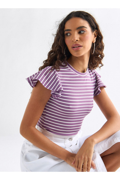 FAV بلوزة مخططة برقبة دائرية وأكمام واسعة