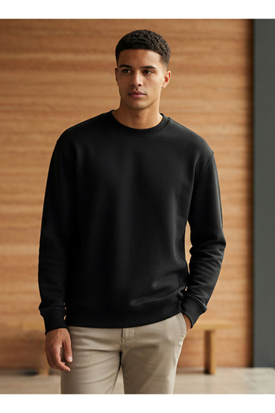 FAV سويت شيرت رجالي بقصّة عادية وناعمة الملمس