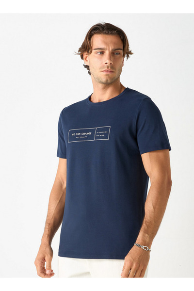 Iconic تي شيرت بطبعة طباعية ورقبة دائرية وأكمام قصيرة