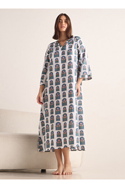 FAV فستان نوم مطبوع بفتحة رقبة على شكل حرف V وأكمام 3/4