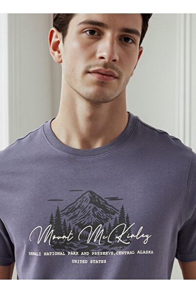 FAV Men Slim Fit Crew Neck Short Sleeves Sketch Print T-shirt