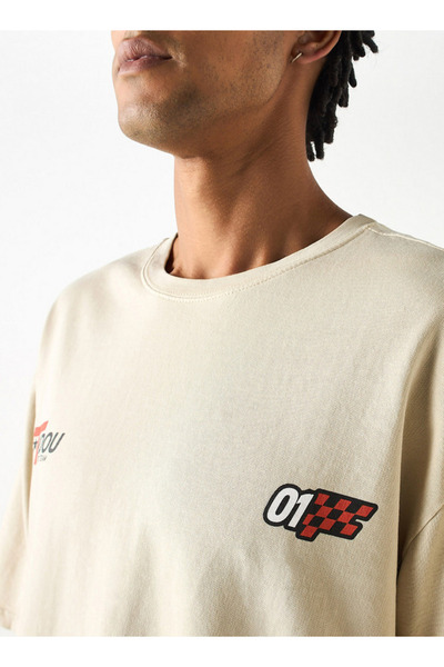 SP Characters تي شيرت بطبعة Celestials برقبة دائرية وأكمام قصيرة