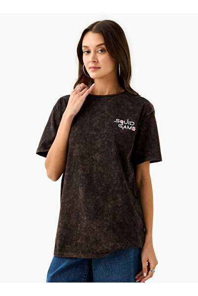 SP Characters تي شيرت مطبوع عليه لعبة الحبار مع رقبة دائرية