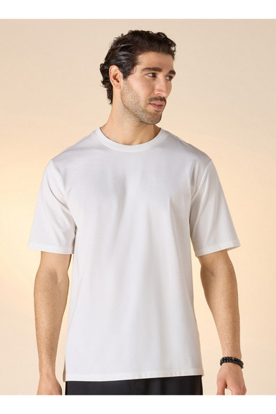 Iconic تي شيرت برقبة دائرية وأكمام قصيرة بتفاصيل طباعية