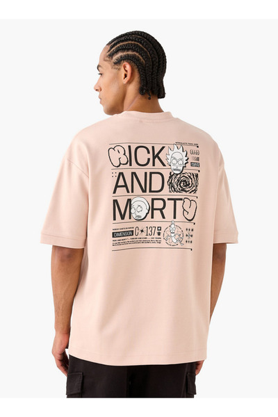 SP Characters تي شيرت بطبعة ريك ومورتي برقبة دائرية وأكمام قصيرة