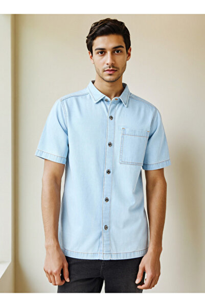 FAV قميص جينز بقصة عادية وياقة وجيب على الصدر