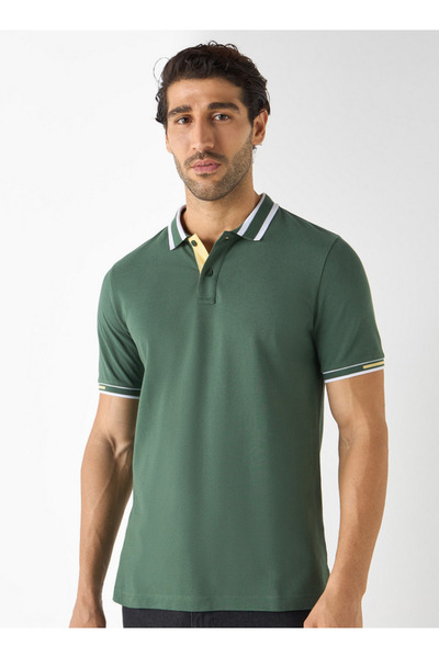 FAV تي شيرت بولو بأكمام قصيرة وخطوط متباينة