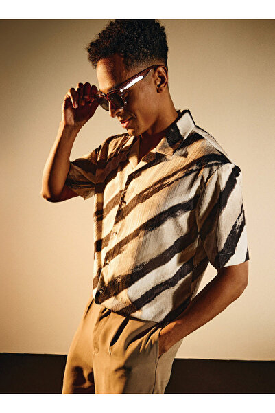 Iconic قميص بياقة منتجع مطبوعة مميزة