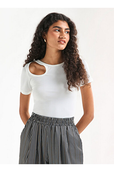 FAV Ribbed Crew Neck Top with Cutout Detail and Short Sleeves