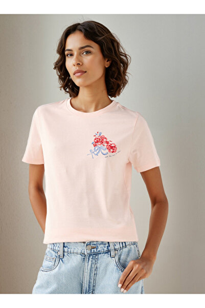 FAV تي شيرت بطبعة فنية لرسم الأزهار