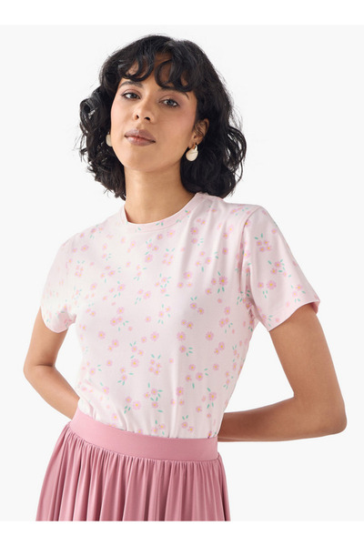 FAV تي شيرت بطبعة زهور ورقبة دائرية وأكمام قصيرة