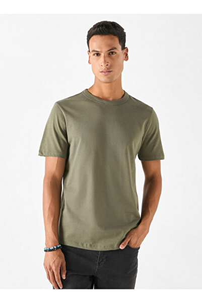 FAV تي شيرت برقبة دائرية وأكمام قصيرة