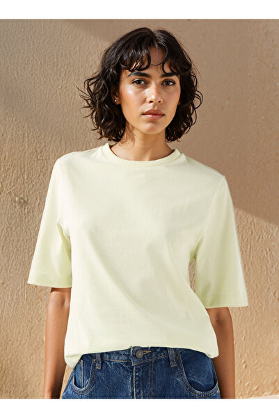 FAV تي شيرت مريح برقبة دائرية