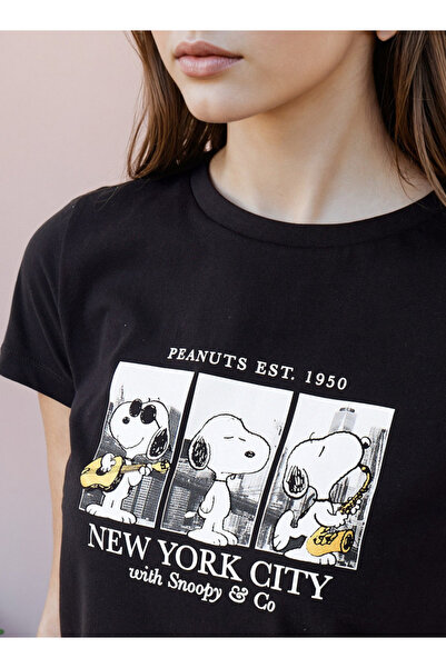 SP Characters تي شيرت بقصّة عادية وطبعة سنوبي