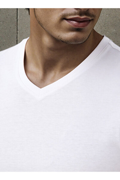 FAV Slim Fit T-shirt with V-neck and Short Sleeves