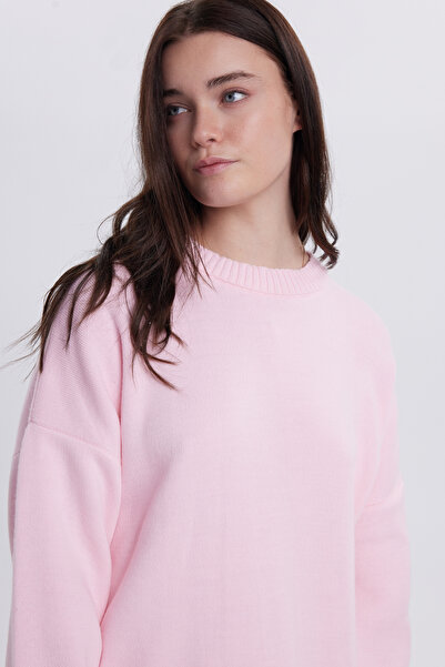 Tudors Women's Oversized Wide Cut Crew Neck Pink Sweater