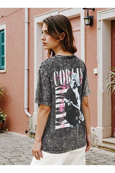 SP Characters تي شيرت مطبوع عليه صورة كيرت كوبين