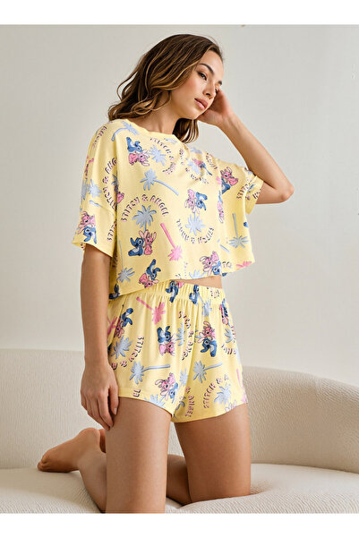 FAV طقم شورت بطبعة ملاك وستيتش