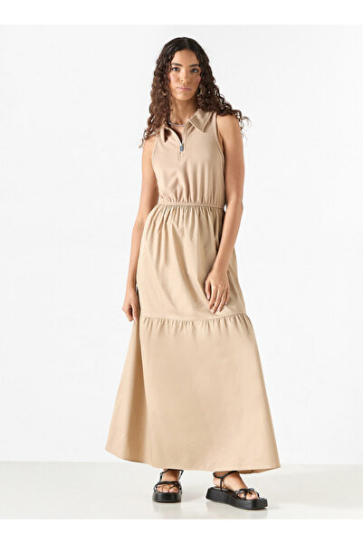 FAV فستان متعدد الطبقات بدون أكمام على شكل حرف A مع إغلاق بسحاب