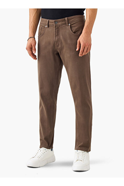 FAV بنطال جينز بقصّة Slim Fit ومتوسط ​​الارتفاع مع أزرار للإغلاق