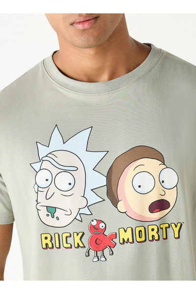 SP Characters تي شيرت بطبعة ريك ومورتي برقبة دائرية وأكمام قصيرة