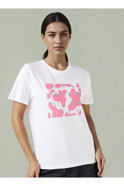 FAV تي شيرت قطني بقصّة عادية وطبعة شعار