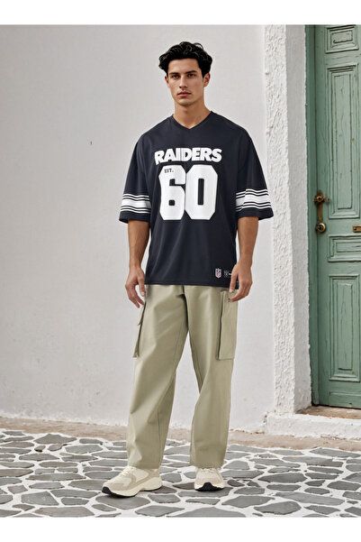 SP Characters Raiders Print V-neck T-shirt with Short Sleeves