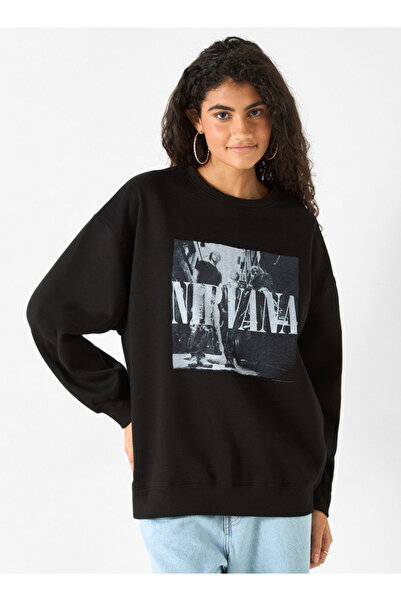 SP Characters سويت شيرت بطبعة جرافيكية من Nirvana بأكمام طويلة