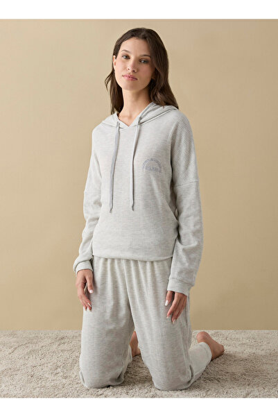 FAV طقم هودي بأكمام طويلة ومزخرف بنقشة الوافل مع بنطال رياضي مطاطي