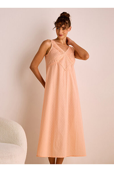 FAV فستان نوم دوبي مطرز بدون أكمام وفتحة رقبة على شكل حرف V