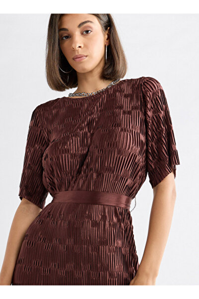 FAV Textured Round Neck Dress with Short Sleeves and Tie-Up Belt