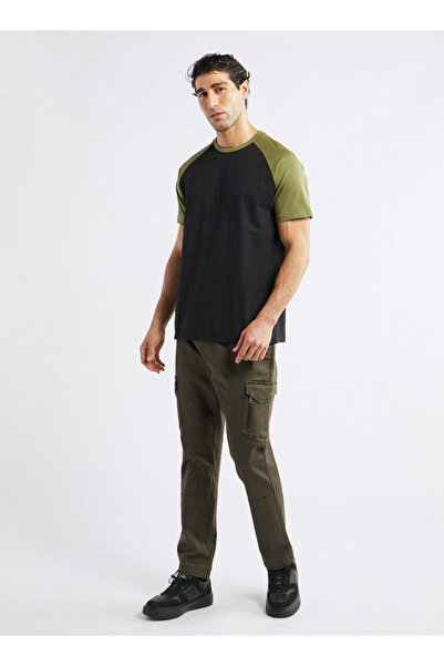 FAV Colourblock T-shirt with Crew Neck and Raglan Sleeves