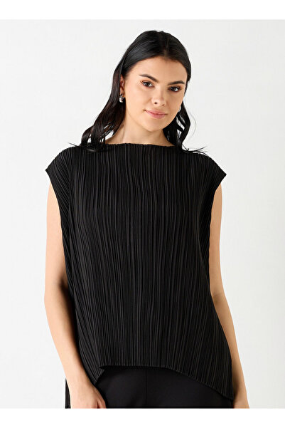 Iconic Textured Sleeveless Top With Cut-out Detail