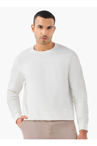 FAV سويت شيرت منقوش