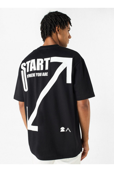 FAV تي شيرت مطبوع برقبة دائرية وأكمام قصيرة