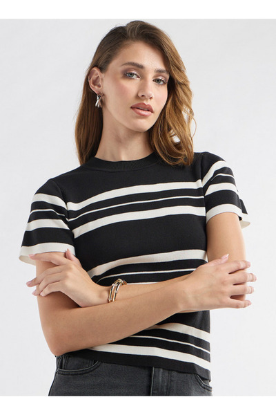 FAV Striped Crew Neck T-shirt With Short Sleeves