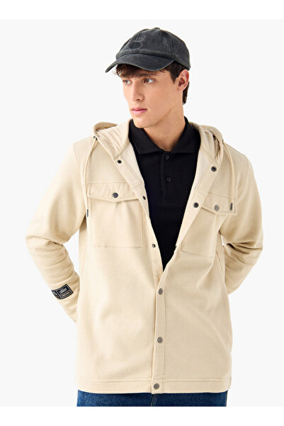 FAV قميص منقوش بغطاء للرأس وجيوب على الصدر