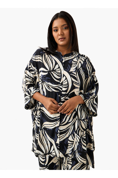 Ulla Popken بلوزة Ulla Popken بطبعة كاملة وأكمام بطول 3/4