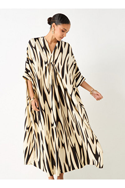 FAV فستان قفطان مطبوع برقبة على شكل حرف V وأكمام ثلاثة أرباع