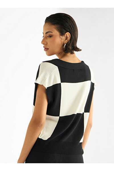 FAV Colourblock T-shirt With Collar And Extended Sleeves