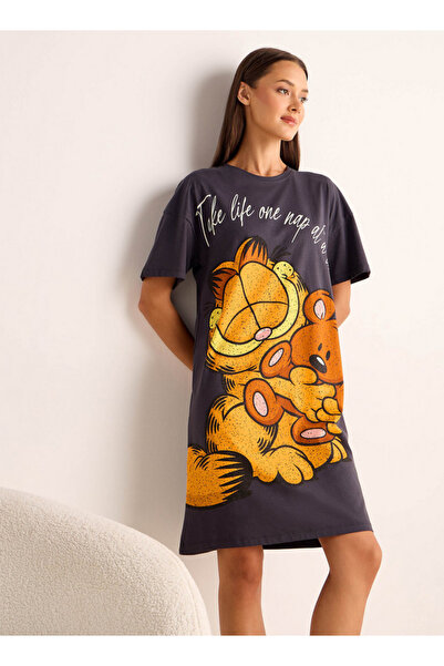 FAV قميص نوم بطبعة غارفيلد مع رقبة دائرية