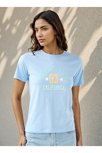 FAV تي شيرت مطبوع عليه شعار الجامعة