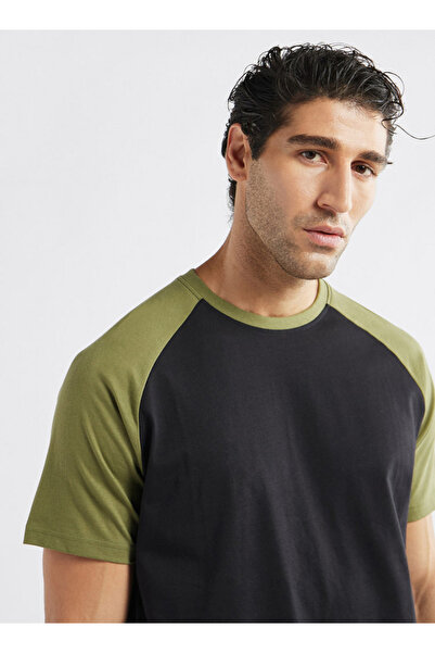 FAV Colourblock T-shirt with Crew Neck and Raglan Sleeves
