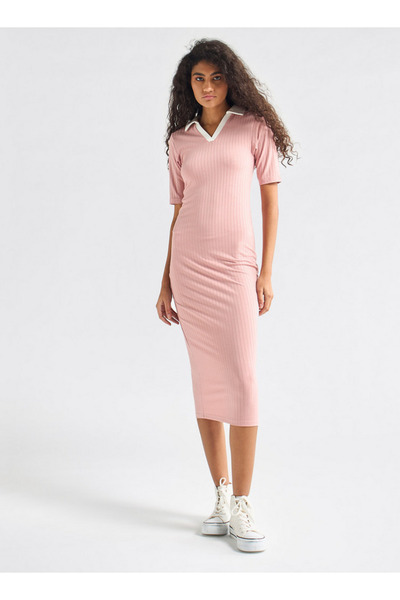 FAV فستان مخطط ضيق مع ياقة وأكمام قصيرة