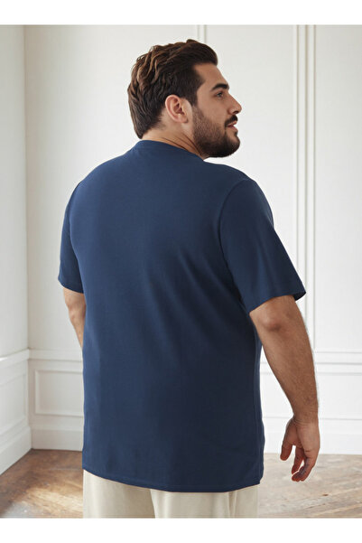 FAV Men Regular Fit Crew Neck Short Sleeves Slogan Print T-shirt