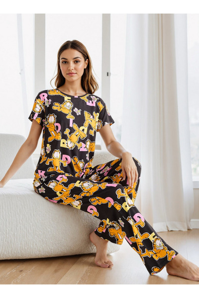 FAV طقم بيجامة بطبعة غارفيلد بالكامل