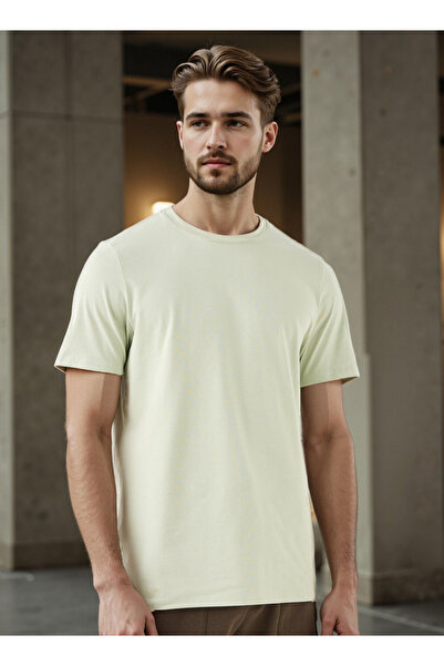 FAV تي شيرت عادي برقبة دائرية وأكمام قصيرة